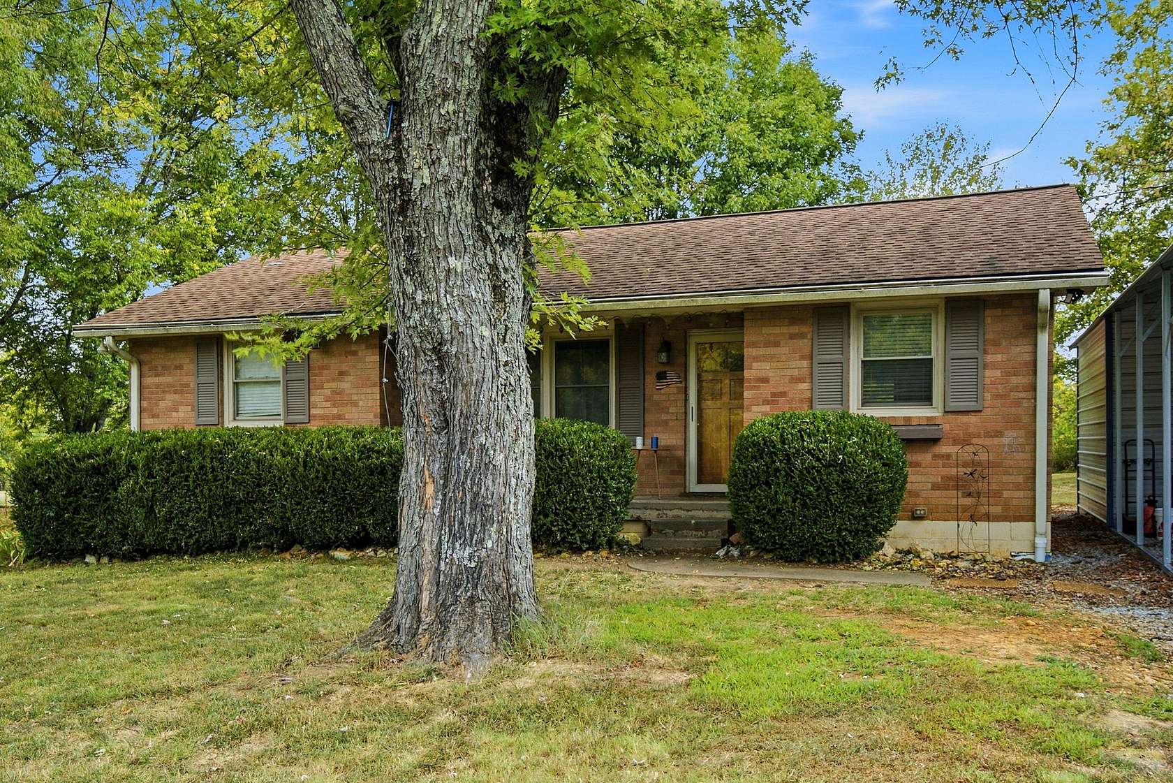 5.6 Acres of Land with Home for Sale in Cottontown, Tennessee