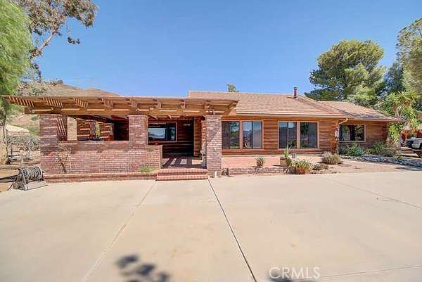 2.66 Acres of Land with Home for Sale in Agua Dulce, California
