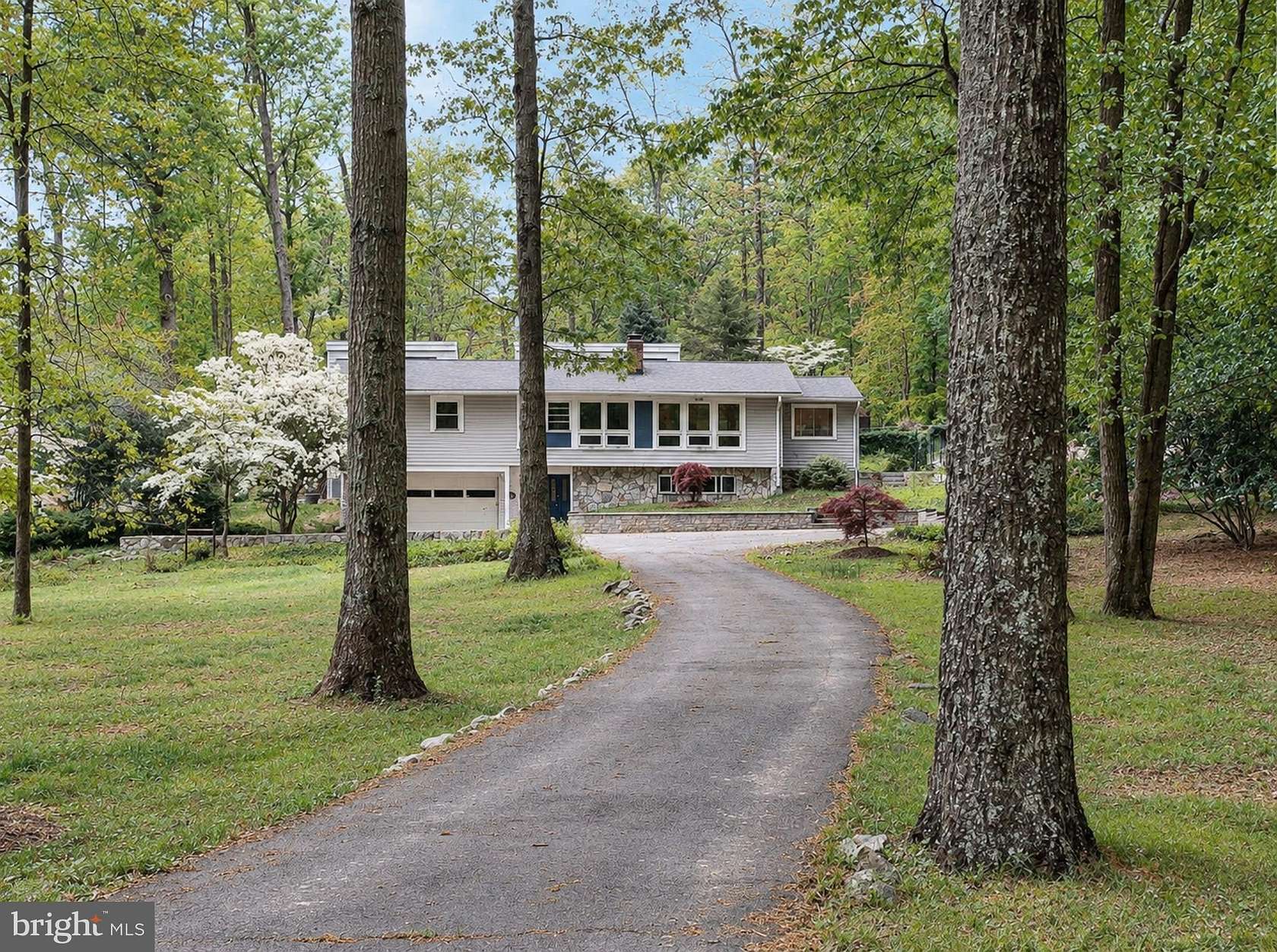 2.9 Acres of Land with Home for Sale in Fairfax, Virginia