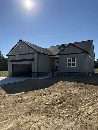1.5 Acres of Land with Home for Sale in Winchester, Tennessee