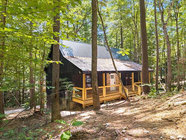 1.6 Acres of Land with Home for Sale in Zoe, Kentucky