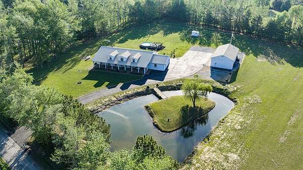 5 Acres of Land with Home for Auction in Brownsville, Kentucky