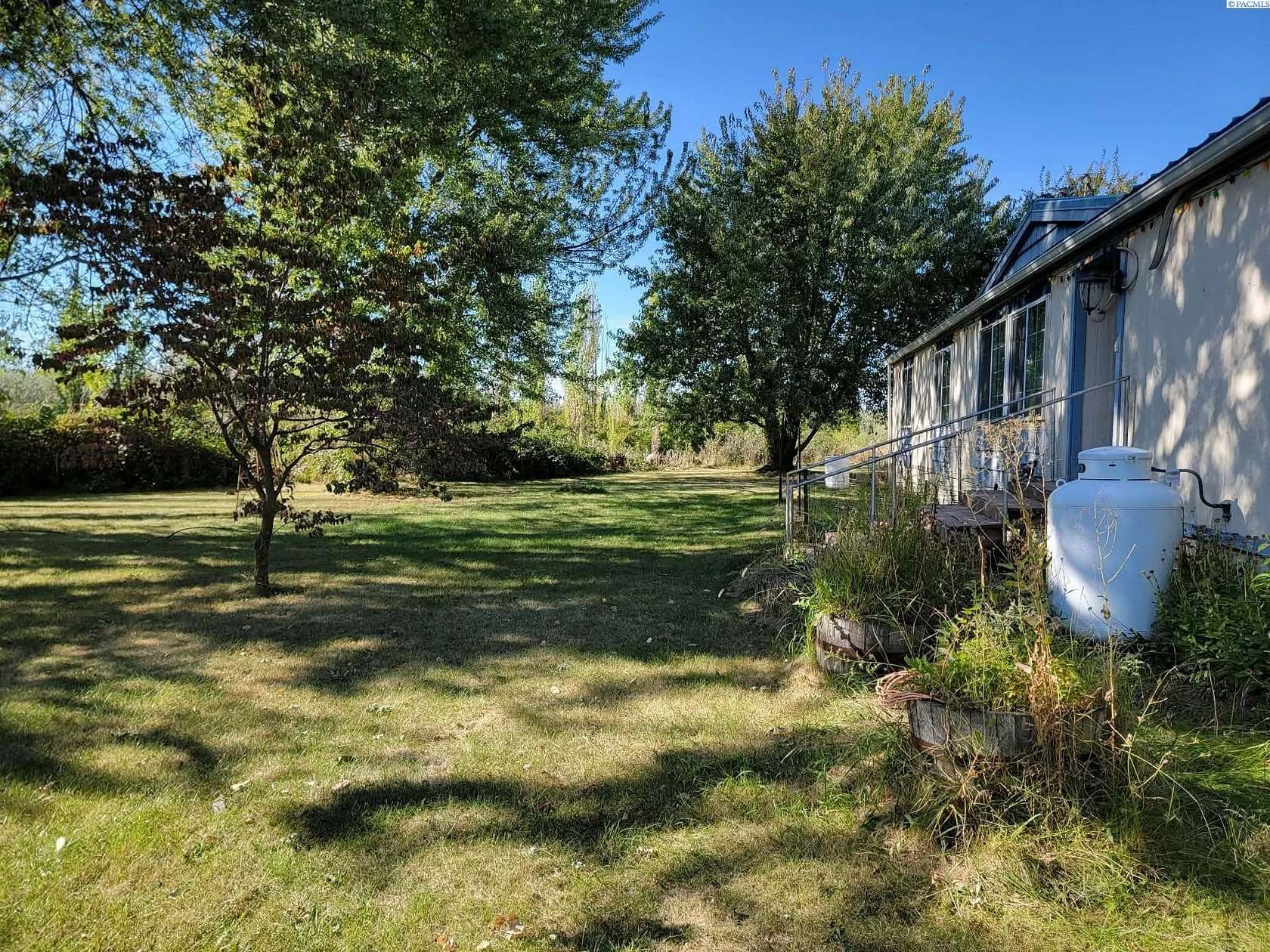 5.5 Acres of Land with Home for Sale in Prosser, Washington