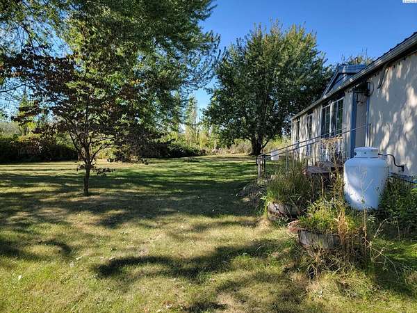 5.5 Acres of Land with Home for Sale in Prosser, Washington
