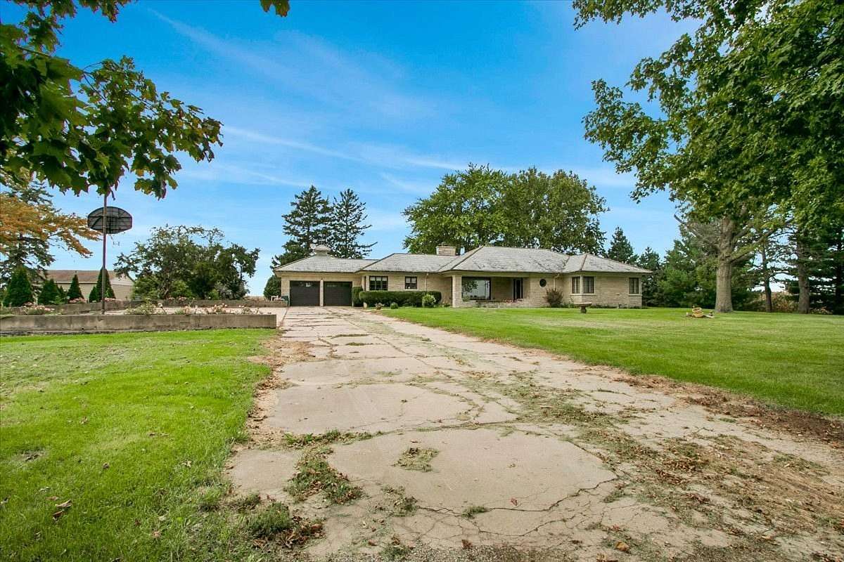 3.65 Acres of Land with Home for Sale in Ottawa, Illinois