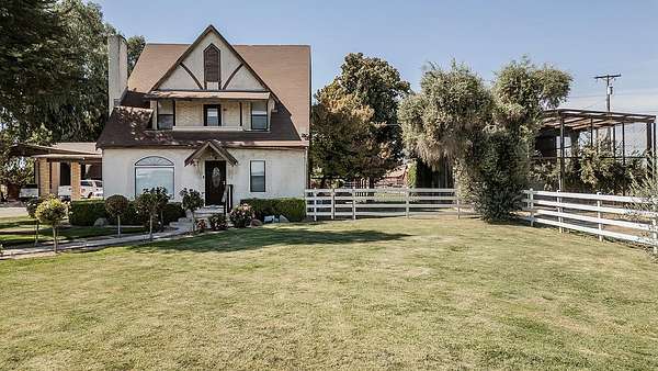 24 Acres of Agricultural Land with Home for Sale in Selma, California