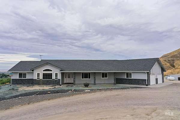 8.35 Acres of Land with Home for Sale in Payette, Idaho