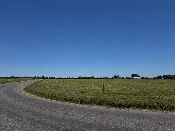 1 Acre of Residential Land for Sale in Sumner, Texas