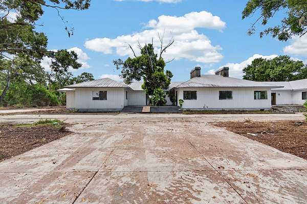 4.54 Acres of Land with Home for Sale in Sarasota, Florida