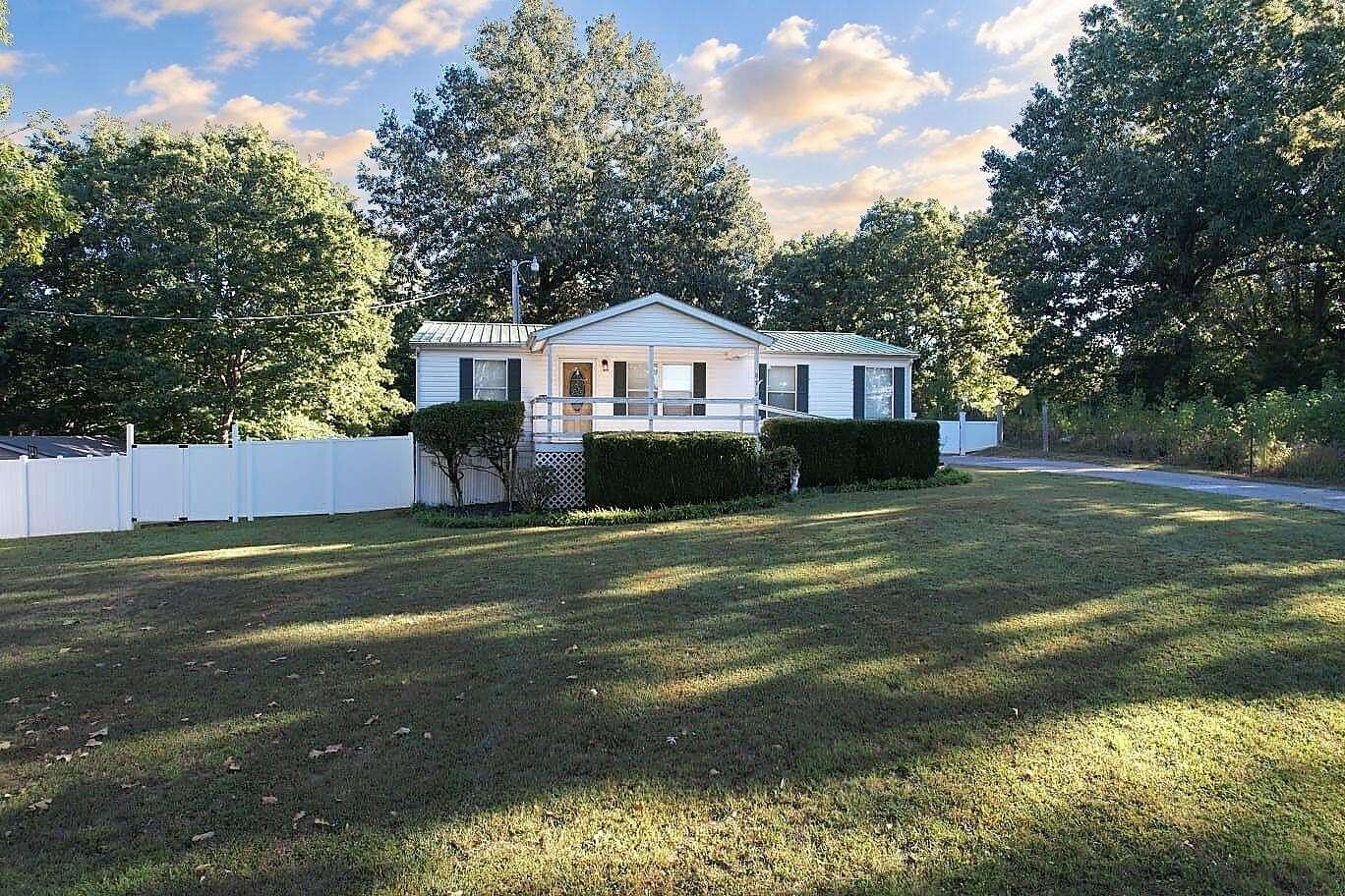1.55 Acres of Land with Home for Sale in Grand Rivers, Kentucky