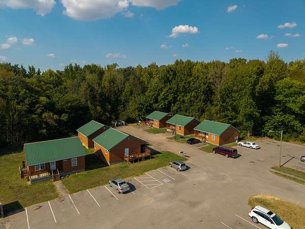 5 Acres of Improved Residential Land for Sale in Jackson, Tennessee