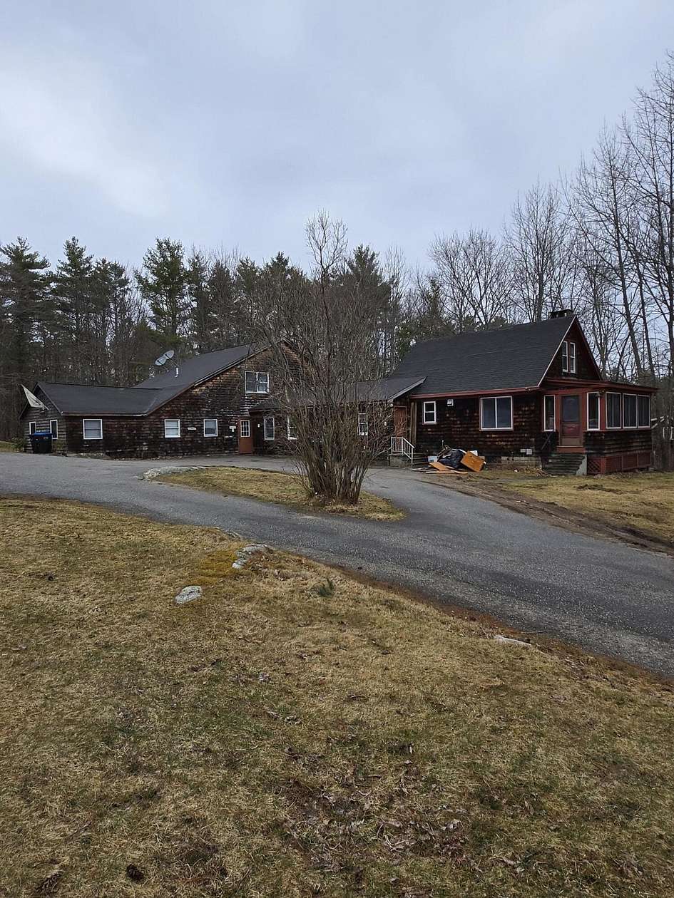 4.9 Acres of Improved Residential Land for Sale in Falmouth, Maine