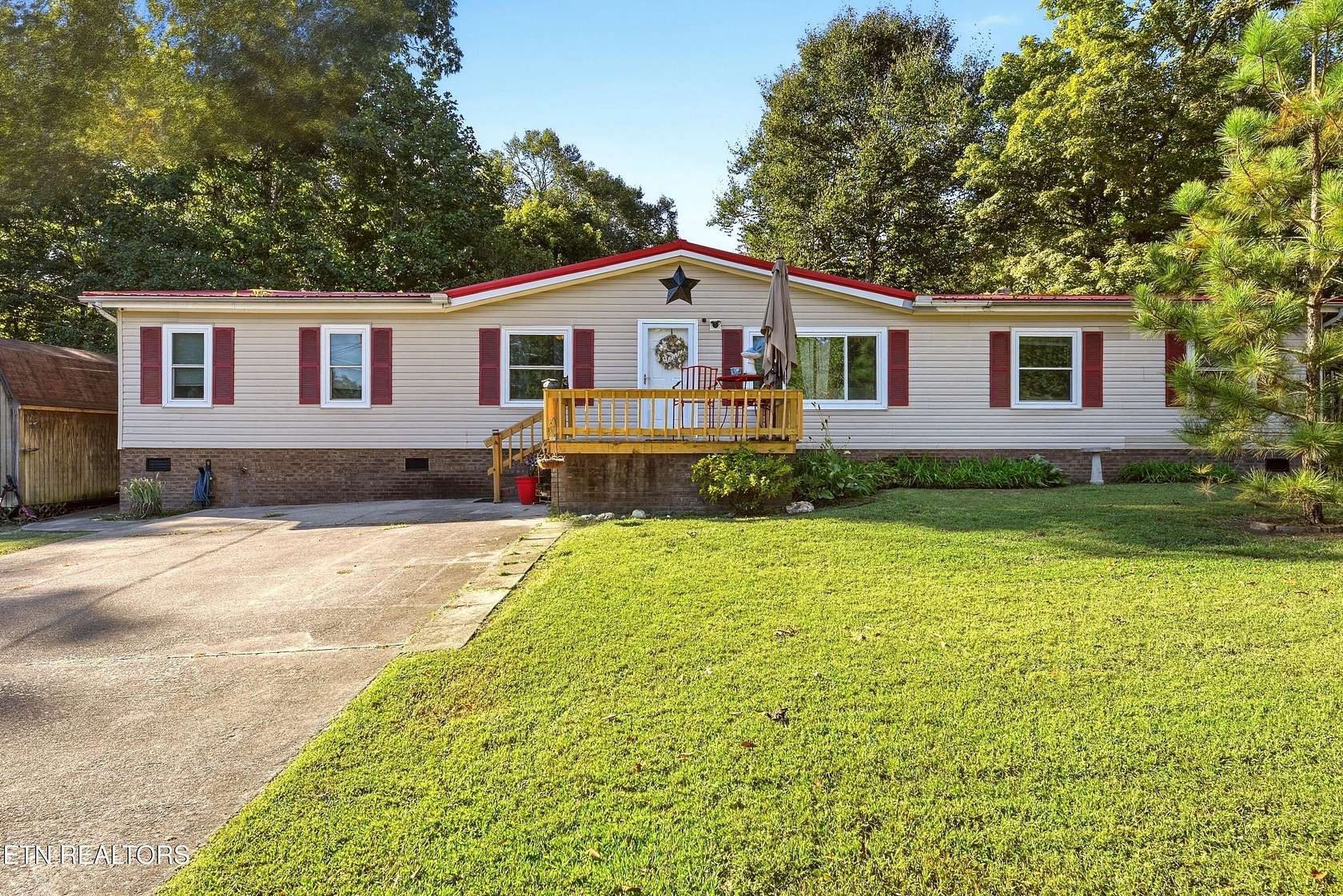 2.23 Acres of Land with Home for Sale in Clinton, Tennessee