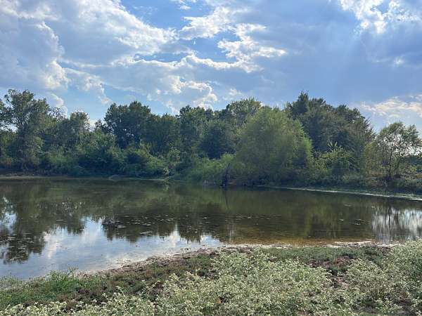 108 Acres of Recreational Land for Sale in Fairfield, Texas