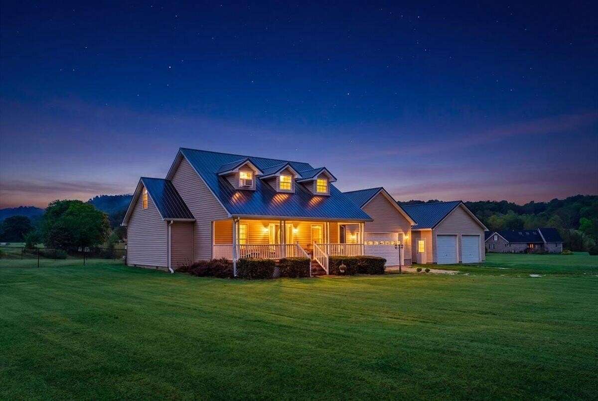 2.56 Acres of Land with Home for Sale in Irvine, Kentucky