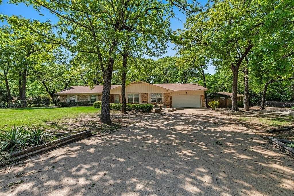 3 Acres of Land with Home for Sale in Gun Barrel City, Texas