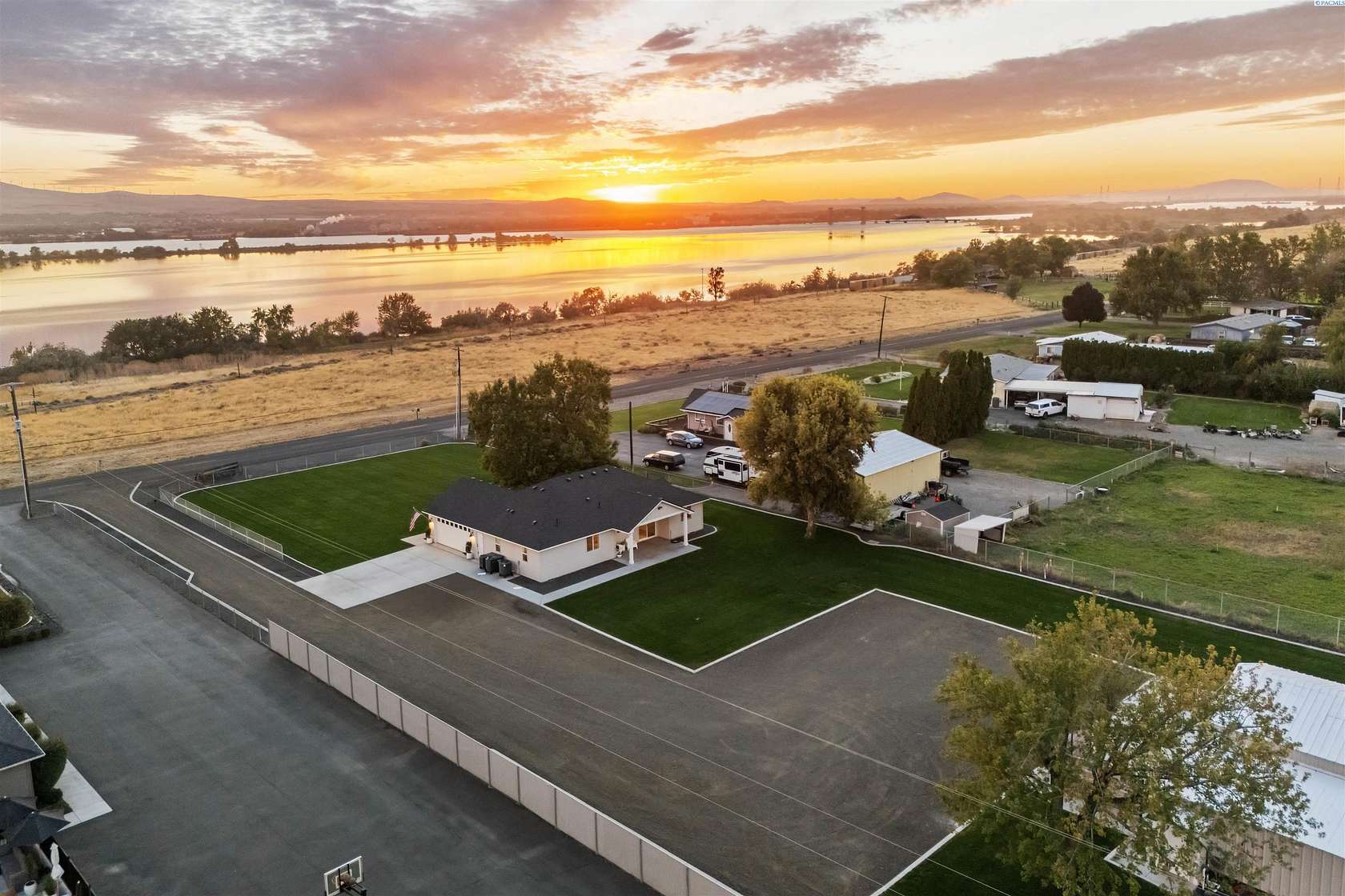 2.5 Acres of Land with Home for Sale in Burbank, Washington