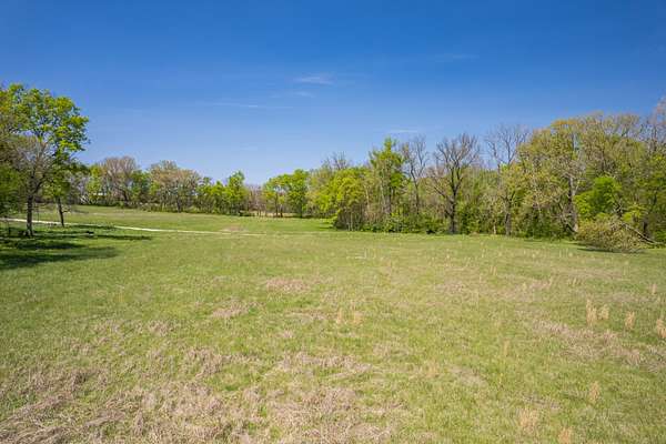 5 Acres of Land for Sale in Columbia, Tennessee