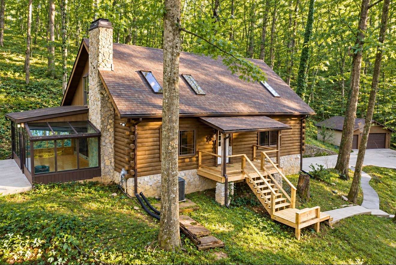 6.1 Acres of Land with Home for Sale in Hendersonville, Tennessee
