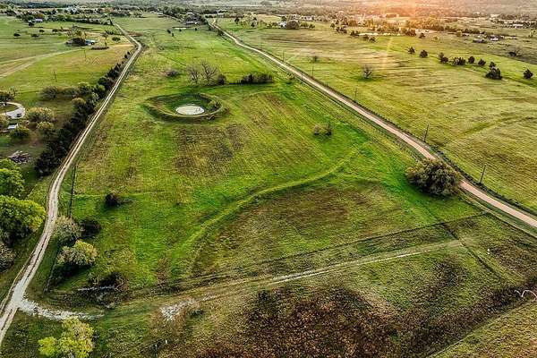 20 Acres of Agricultural Land for Sale in Burton, Texas