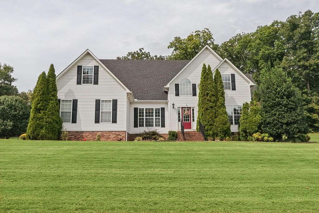 5 Acres of Land with Home for Sale in Paris, Tennessee