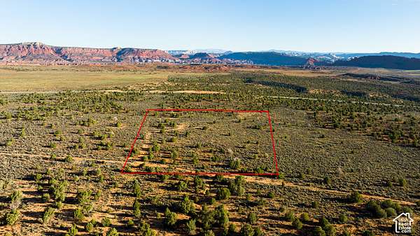 13.6 Acres of Land for Sale in Kanab, Utah
