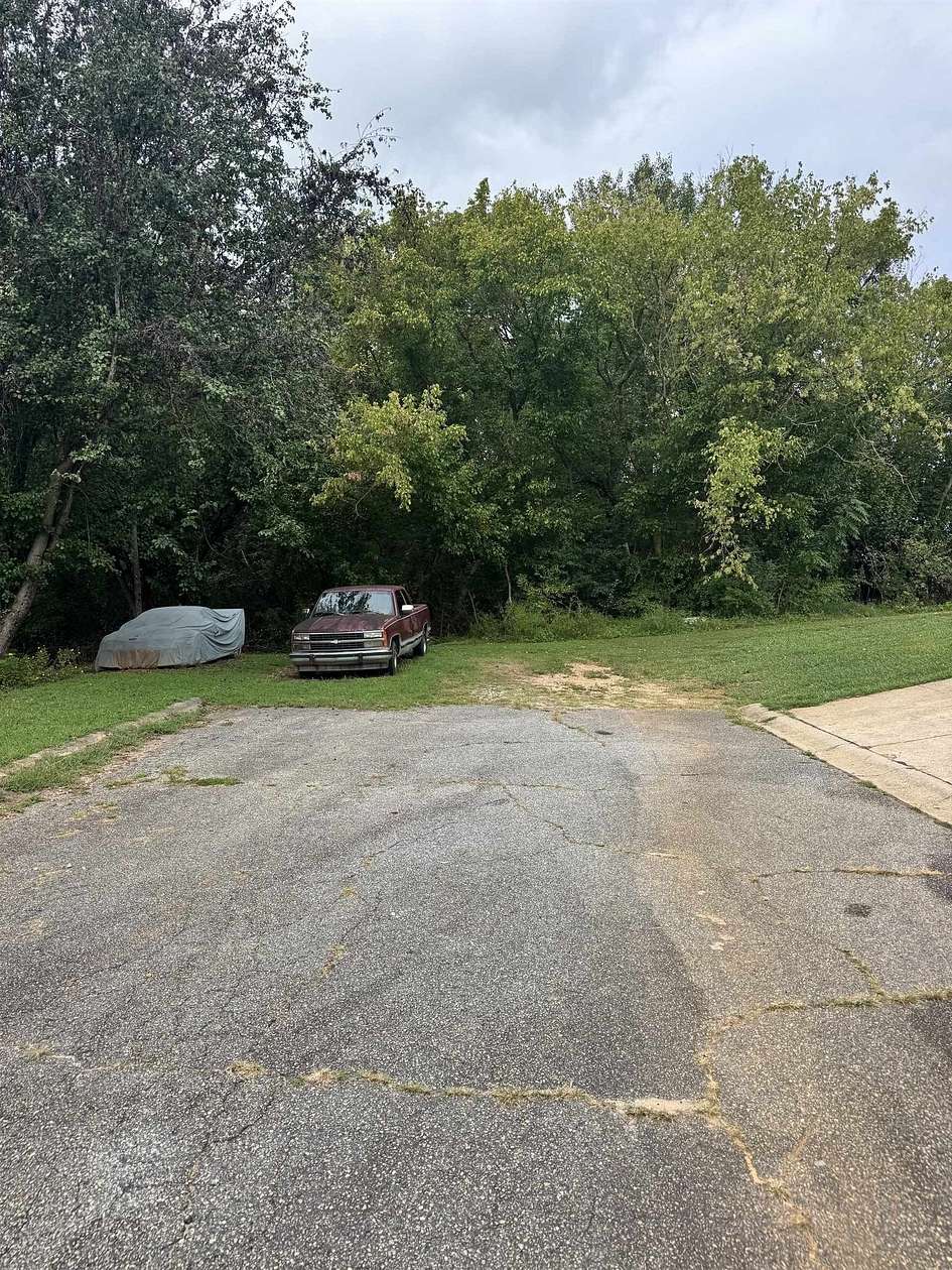 10.5 Acres of Land for Sale in Spartanburg, South Carolina