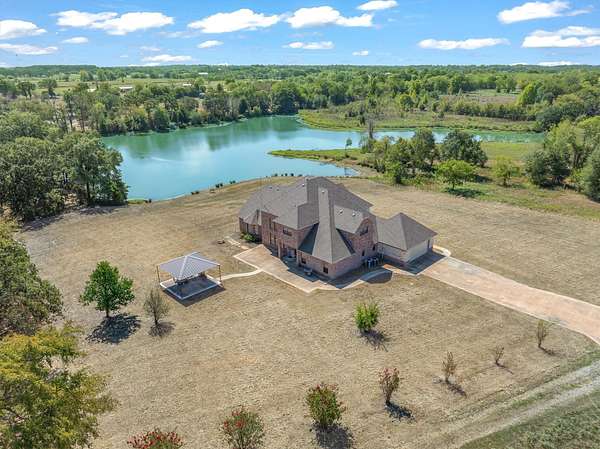 106 Acres of Land with Home for Sale in Canton, Texas