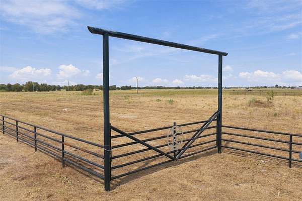 14.6 Acres of Land for Sale in Marlin, Texas