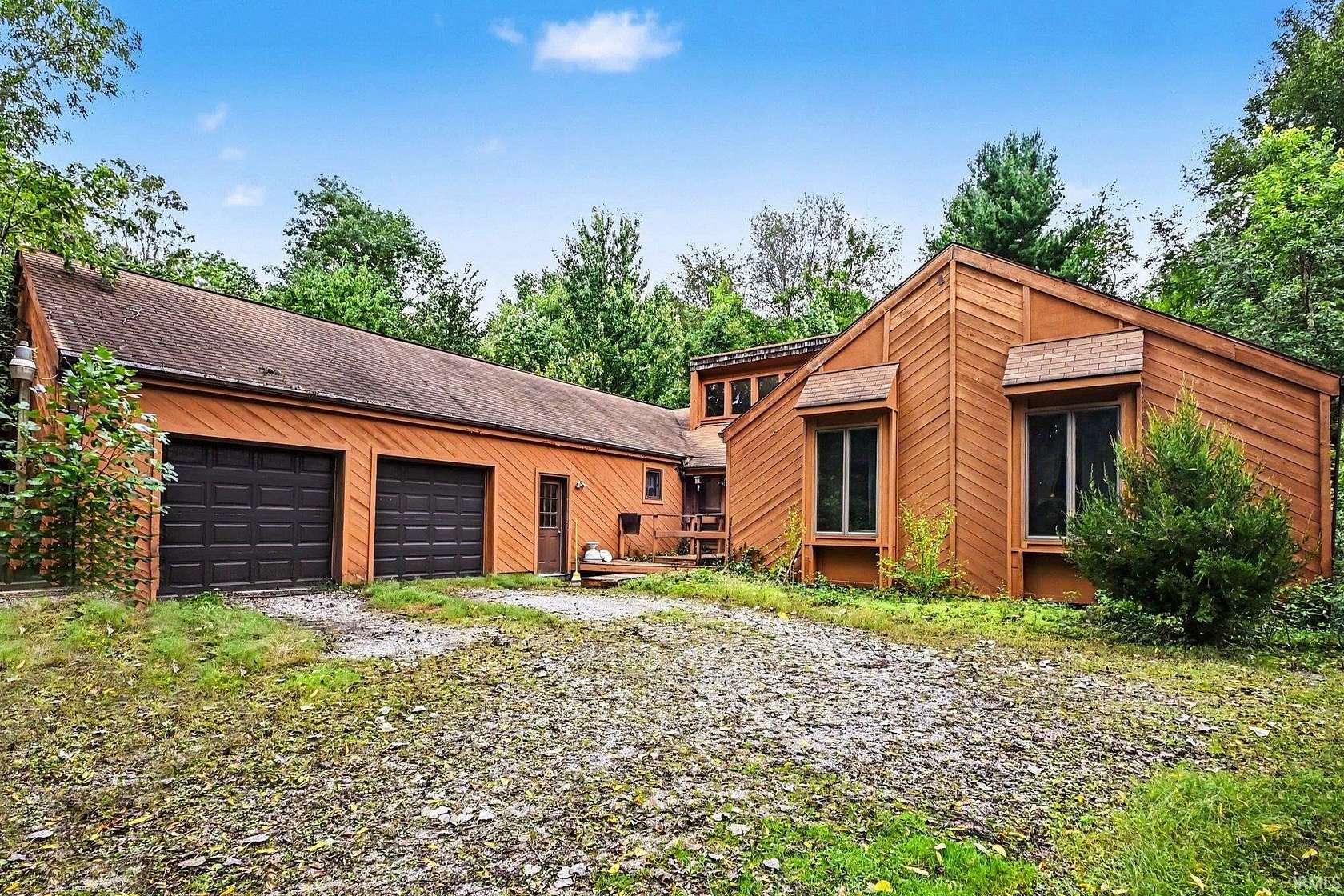 7.7 Acres of Land with Home for Sale in Syracuse, Indiana