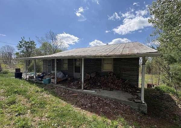 9.9 Acres of Land with Home for Sale in Jewell Ridge, Virginia