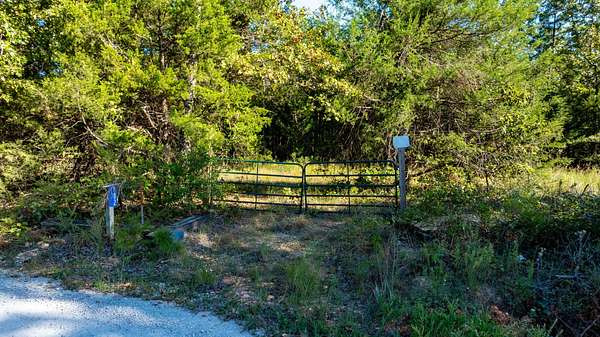 12 Acres of Recreational Land for Sale in Melbourne, Arkansas