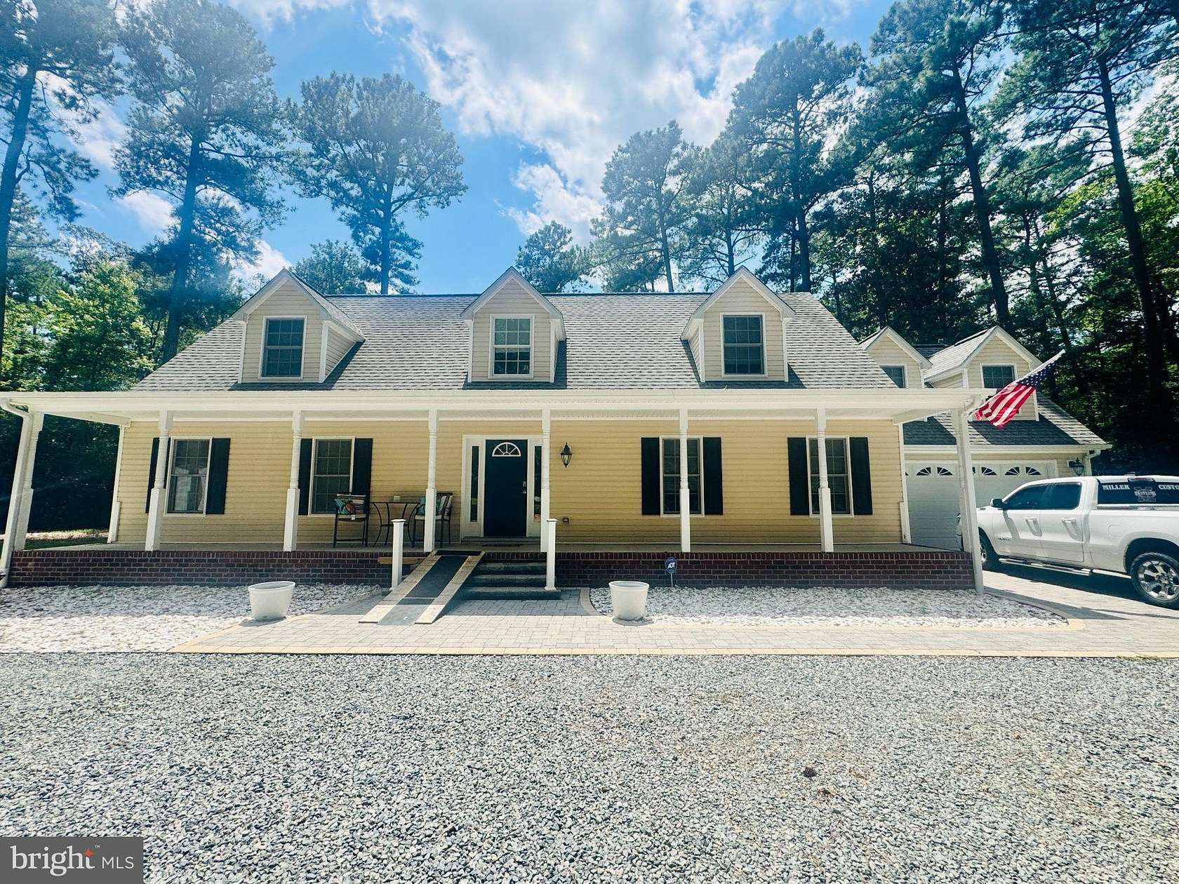 3.5 Acres of Land with Home for Sale in Urbanna, Virginia