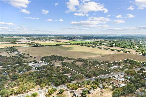 399 Acres of Land with Home for Sale in Gatesville, Texas