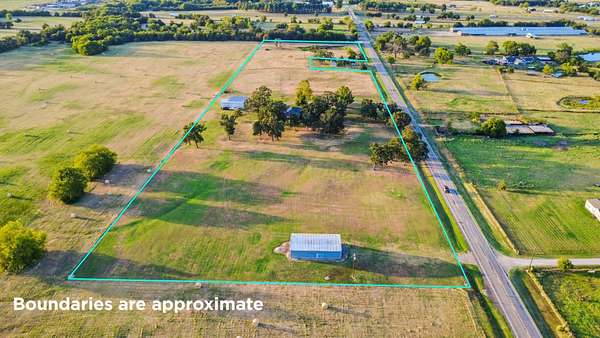 15 Acres of Land with Home for Sale in Saltillo, Texas