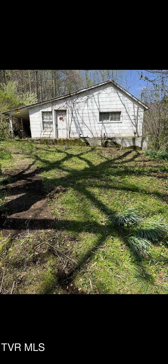13.3 Acres of Land with Home for Sale in Hiltons, Virginia