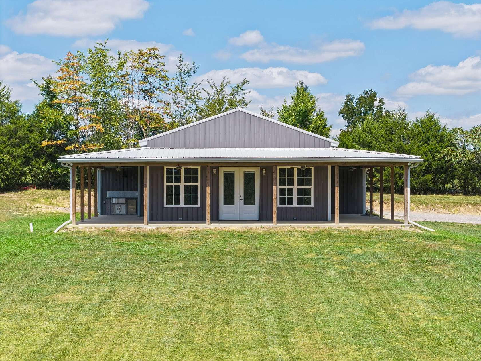 15 Acres of Land with Home for Sale in Westmoreland, Tennessee