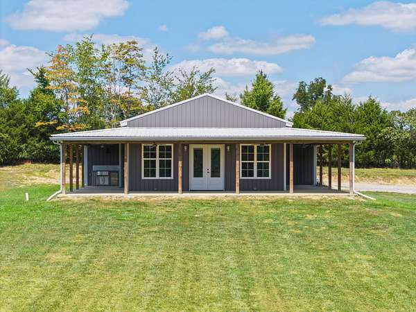 15 Acres of Land with Home for Sale in Westmoreland, Tennessee