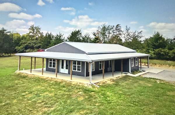 15 Acres of Land with Home for Sale in Westmoreland, Tennessee