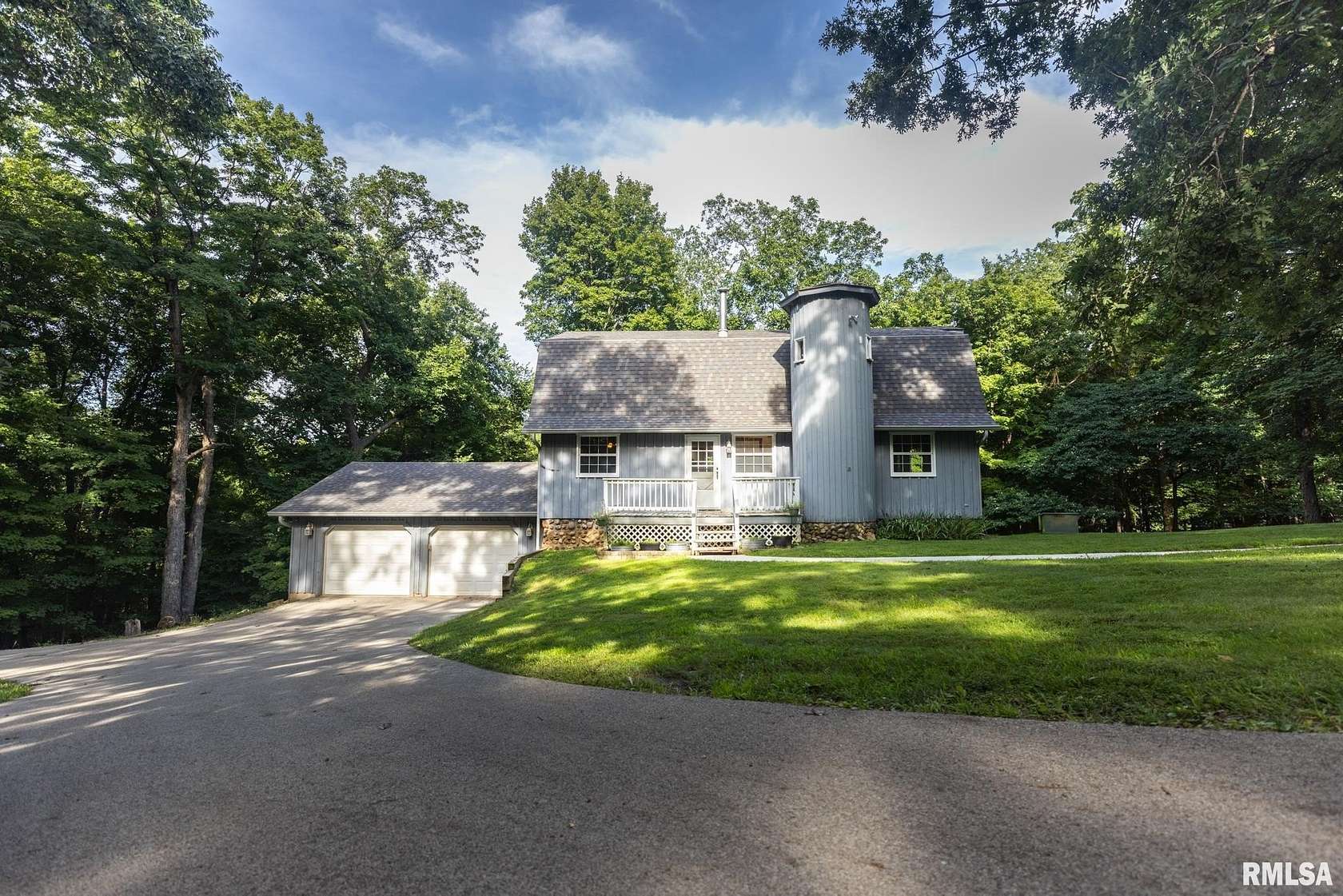2.5 Acres of Land with Home for Sale in Germantown Hills, Illinois