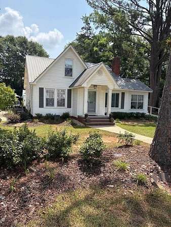 105 Acres of Land with Home for Sale in Monroeville, Alabama
