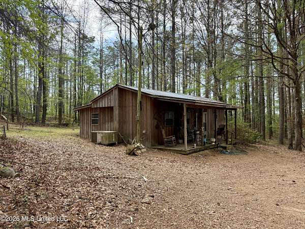 360 Acres of Recreational Land with Home for Sale in Lexington, Mississippi
