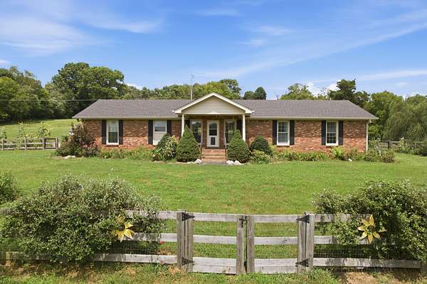 9.59 Acres of Land with Home for Sale in Watertown, Tennessee