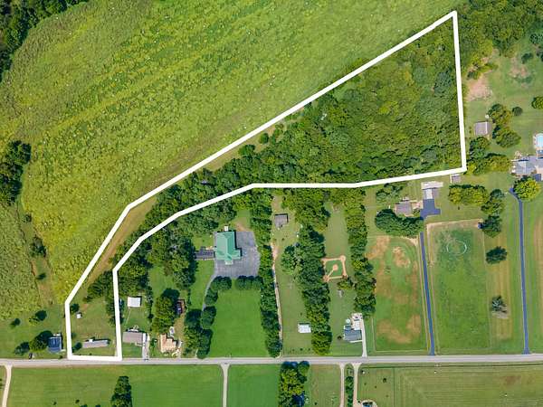 6.83 Acres of Land with Home for Sale in Columbia, Tennessee