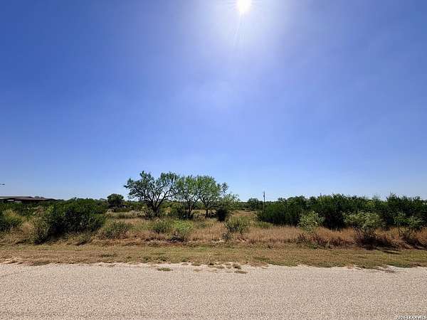 1 Acre of Residential Land for Sale in Devine, Texas