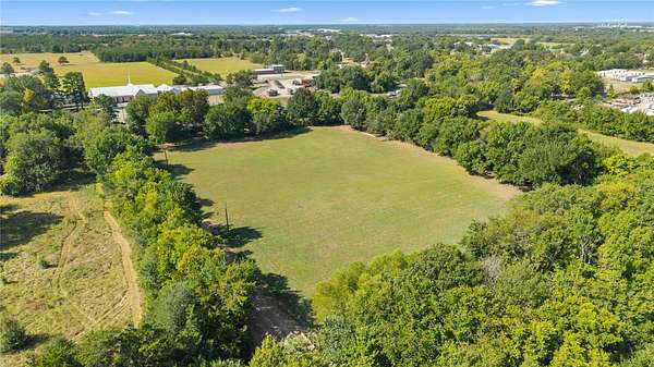 3.2 Acres of Residential Land for Sale in Paris, Texas