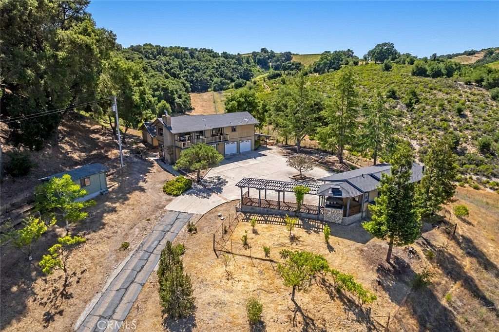 15.4 Acres of Land with Home for Sale in Paso Robles, California