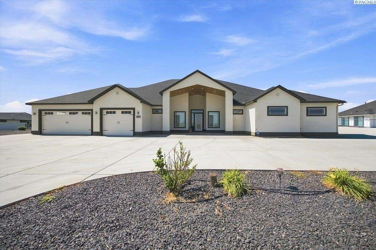 1.52 Acres of Land with Home for Sale in Pasco, Washington