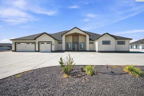1.52 Acres of Land with Home for Sale in Pasco, Washington