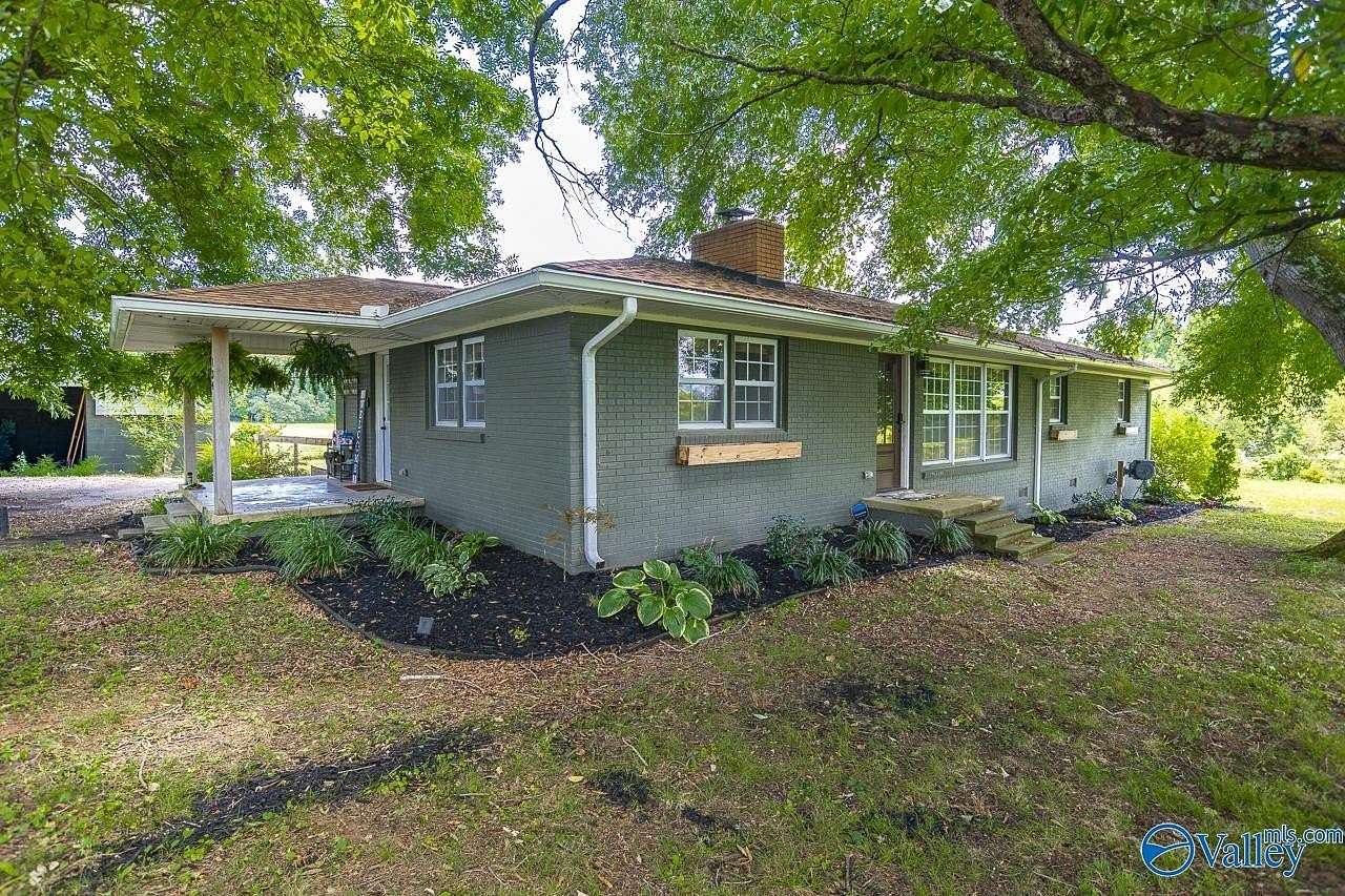 13.4 Acres of Land with Home for Sale in Fayetteville, Tennessee